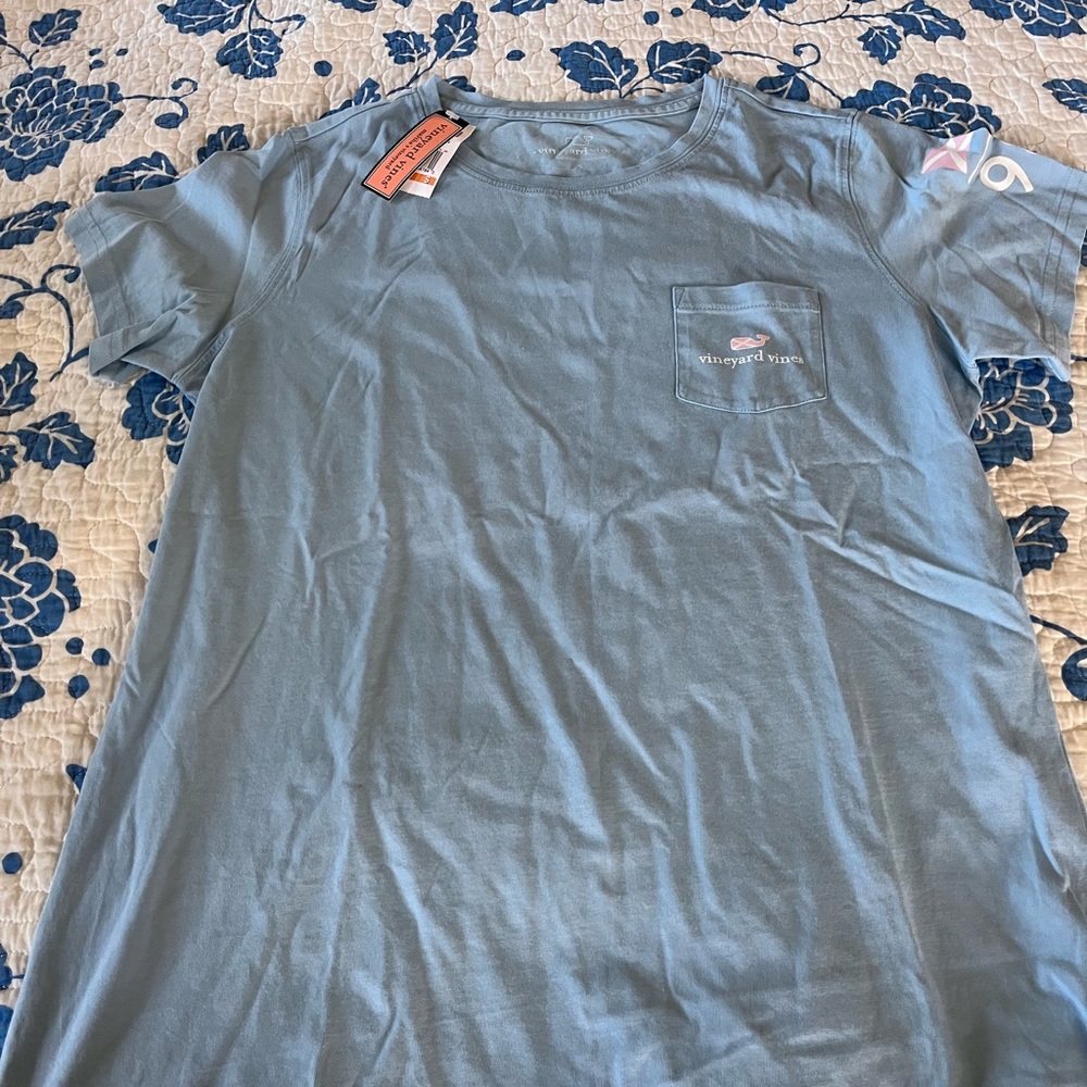 BNWT Vineyard Vines Graphic Tee Size Small